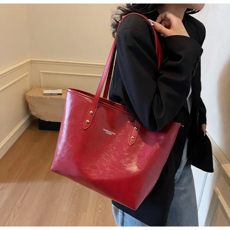 Women's Red Oil Leather Tote Bag Large Capacity 2025 — feature 14