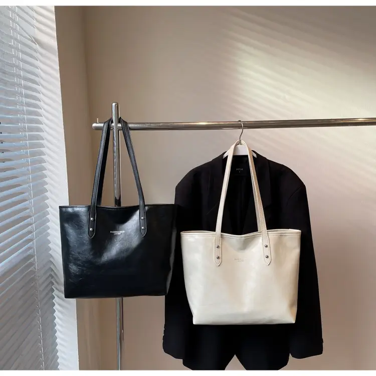 Women's Red Oil Leather Tote Bag Large Capacity 2025 — feature 25