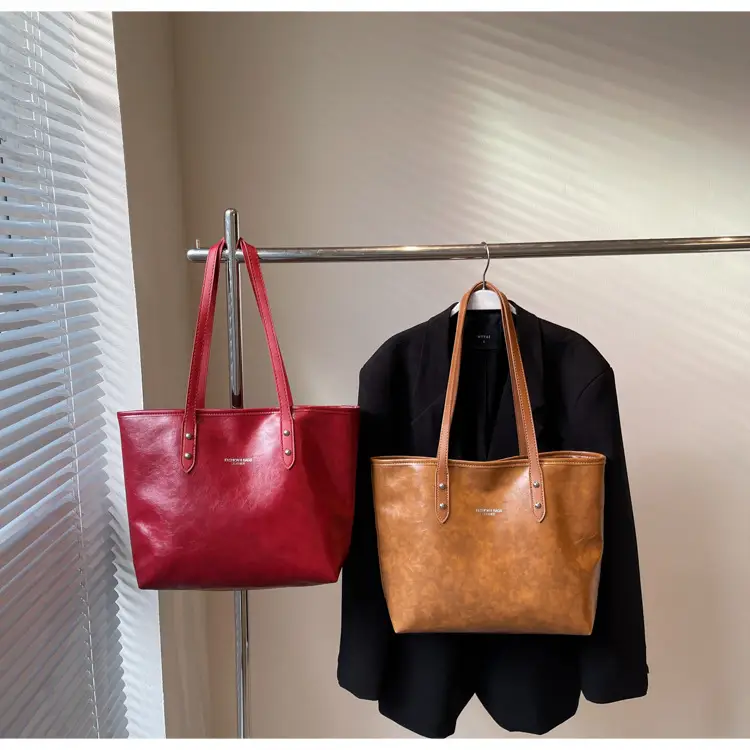 Women's Red Oil Leather Tote Bag Large Capacity 2025 — feature 26