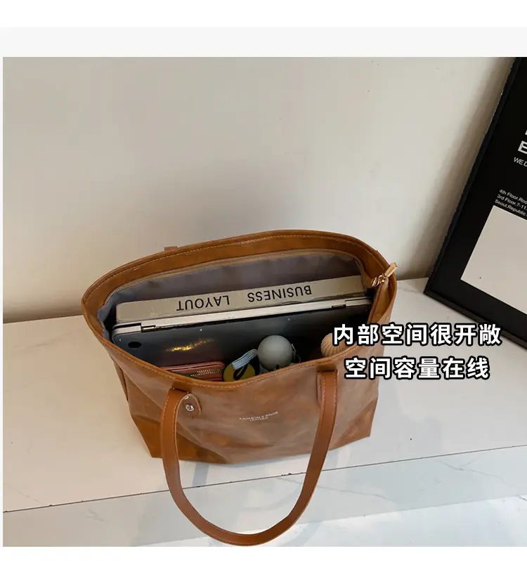Women's Red Oil Leather Tote Bag Large Capacity 2025 — feature 7
