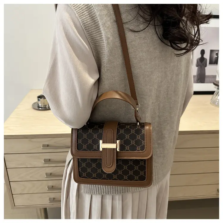 Women Retro Printed Shoulder Bag Brown White — feature 27