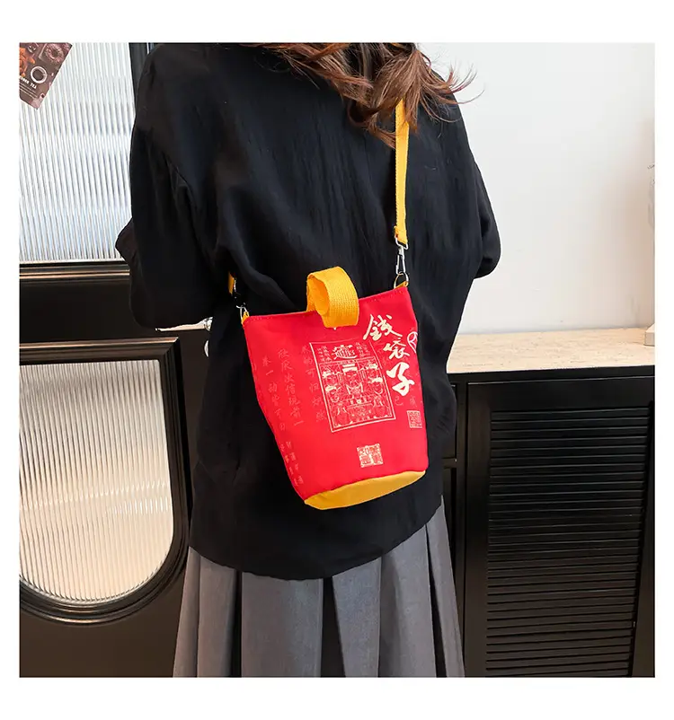 Yuanbao Rich Snake Bag Red Bucket Shoulder Travel Portable — feature 11