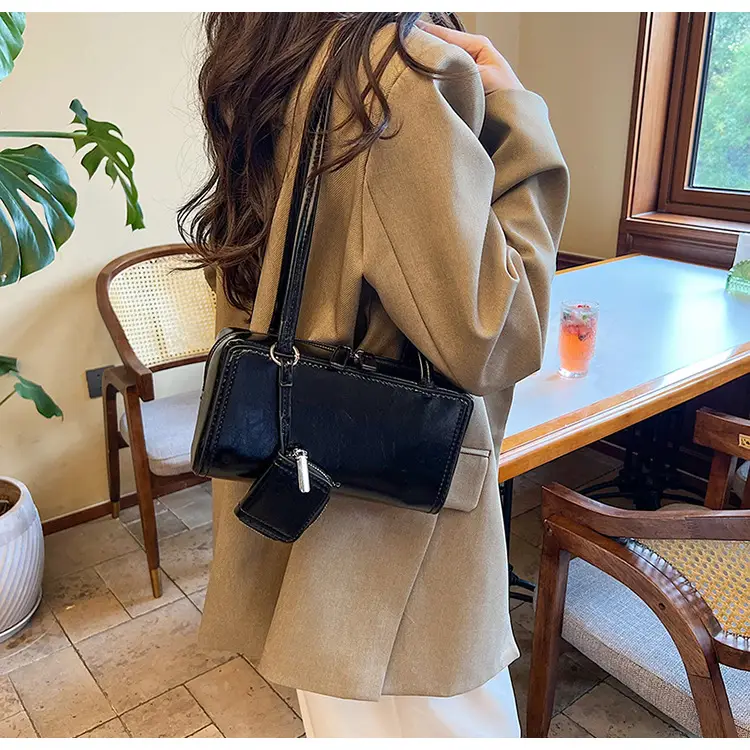 Women's 1-Piece Leather Shoulder Bag Beige 2025 Spring Summer — feature 16
