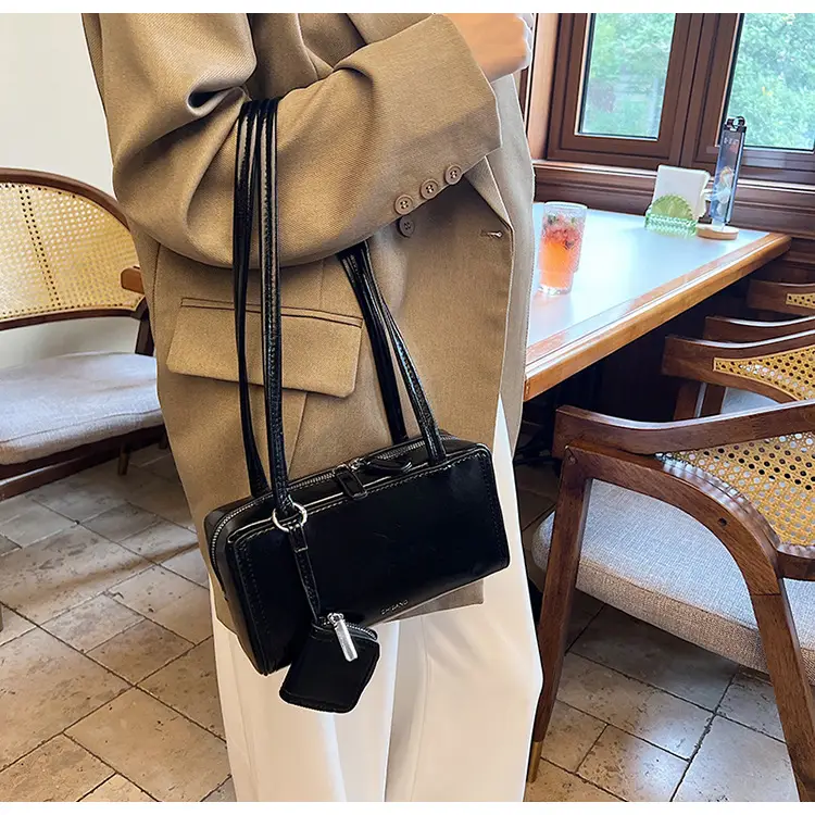 Women's 1-Piece Leather Shoulder Bag Beige 2025 Spring Summer — feature 17