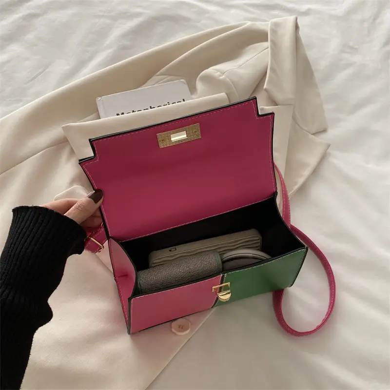 Black Leather Shoulder Bag with Gold Clasp 2025