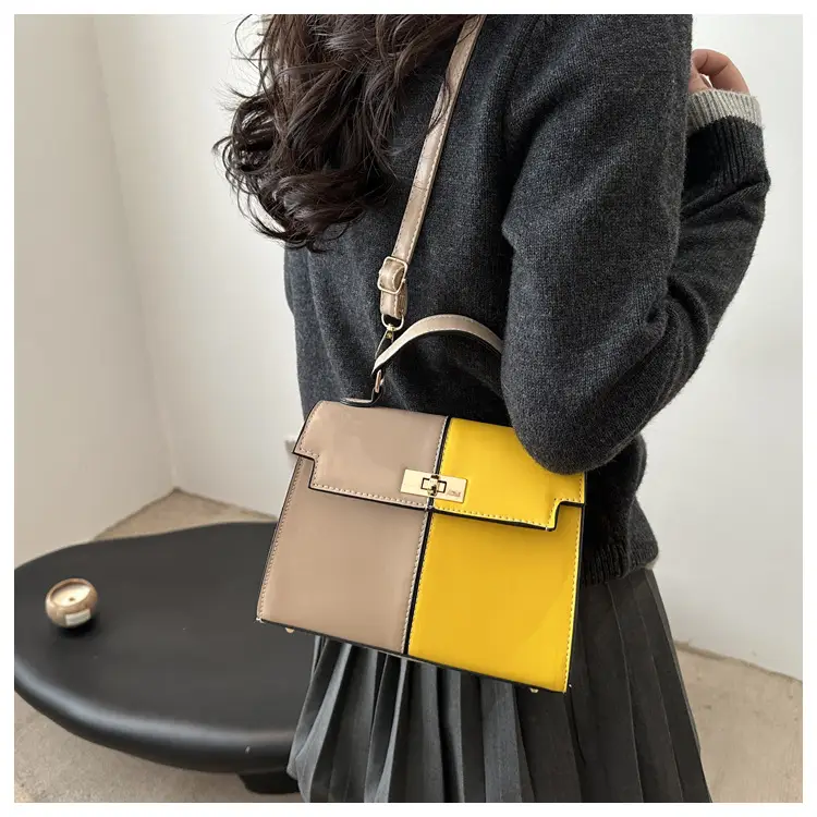 Black Leather Shoulder Bag with Gold Clasp 2025 — feature 8