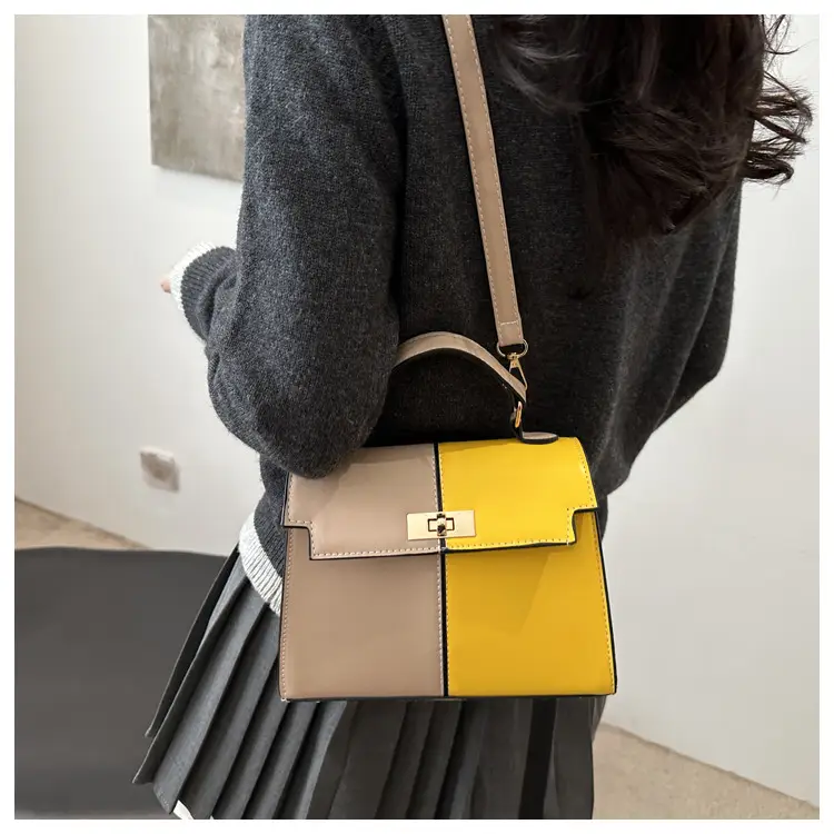 Black Leather Shoulder Bag with Gold Clasp 2025 — feature 9