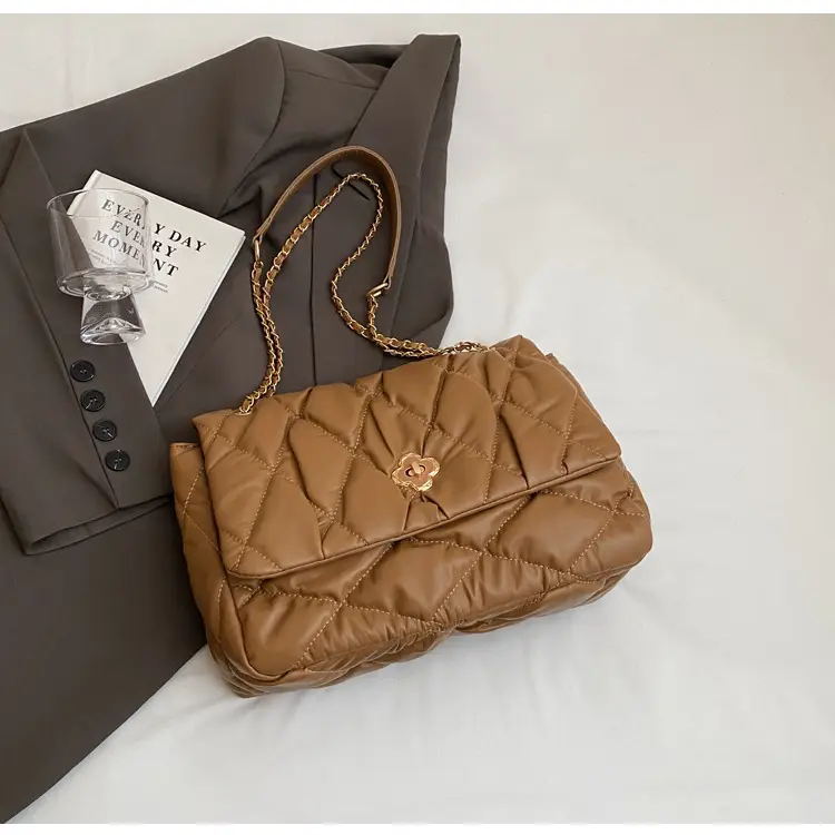 Ringed Chain Bag Women's 2025 New Fashionable Summer Fashion Popular Shoulder Bag Large Capacity Commuter Tote Bag - Image 4