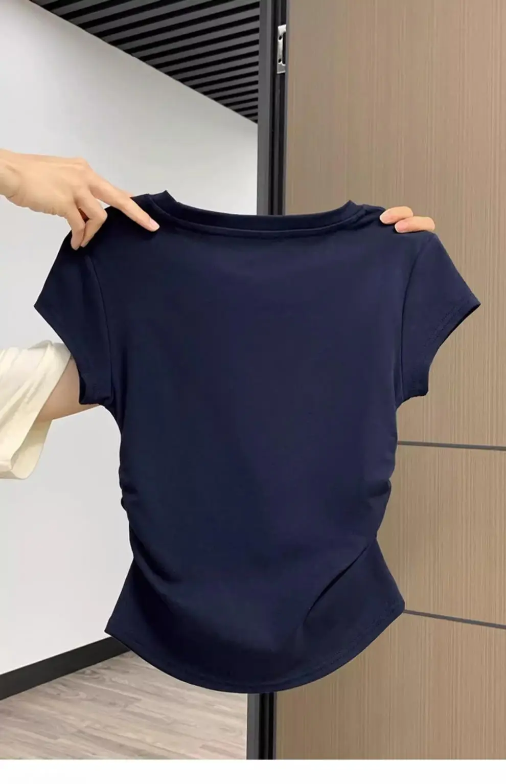 Xizang Blue Shoulder Short-sleeved T-shirt Women's Summer New Design Pleated Waist Round Neck Slim-fit Slim-fit Short Top — feature 7