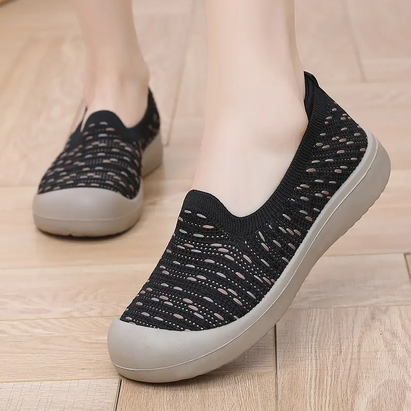 Women's Shoes, New Spring and Autumn Style, Slip-On Shoes, Versatile Lazy Shoes, Fly-Knit Breathable and Wear-Resistant Mom Shoes - Image 5