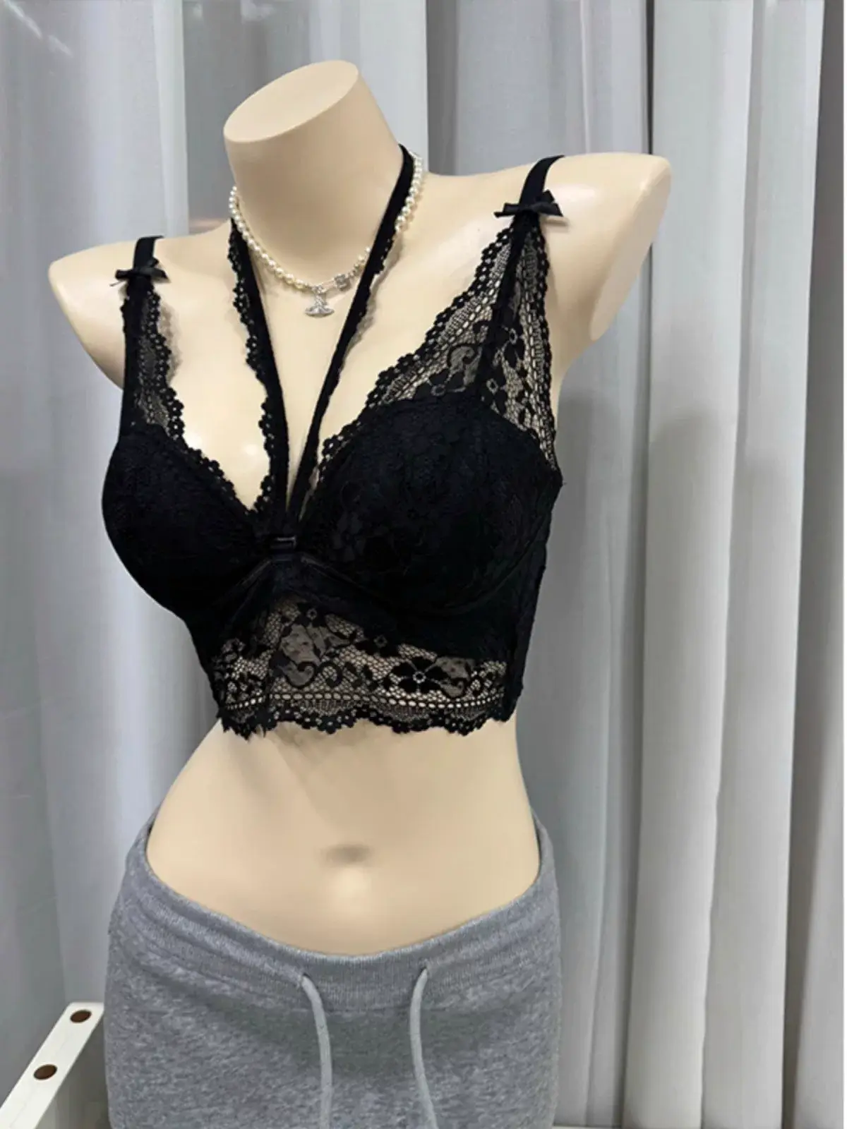 Lace Hanging Neck Sling Women's Inner Bra — feature 1