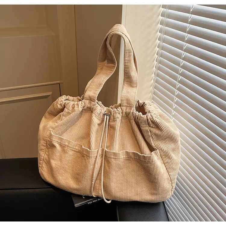 Red Pleated Crossbody Bag Large Capacity 2025 — feature 15