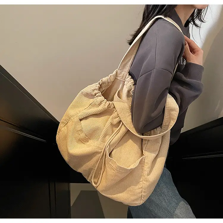 Red Pleated Crossbody Bag Large Capacity 2025 — feature 21