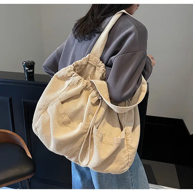 Red Pleated Crossbody Bag Large Capacity 2025 — feature 23