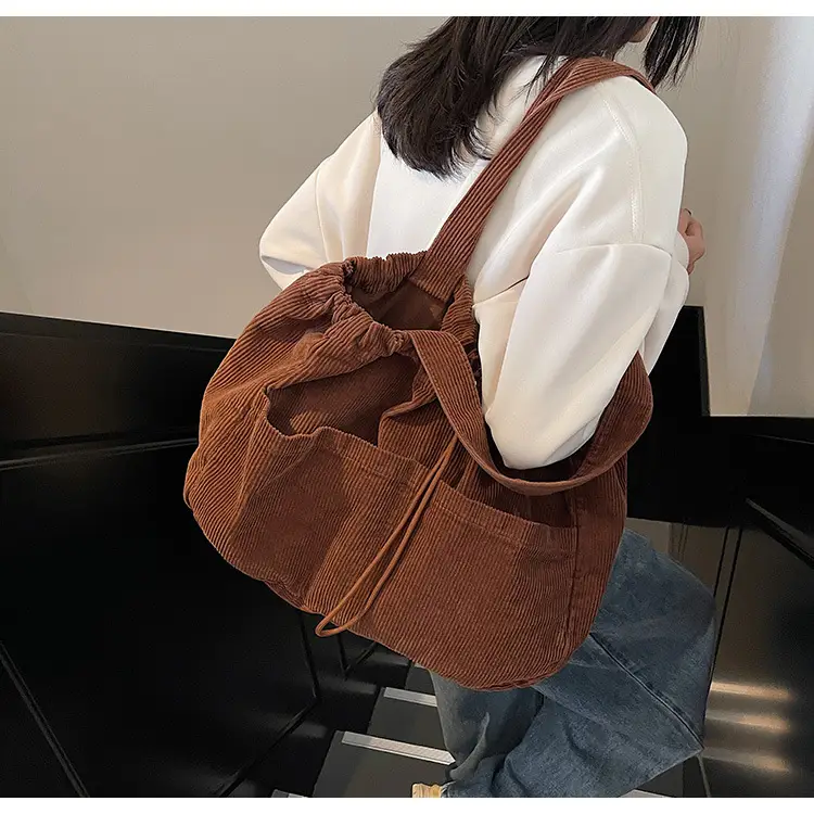 Red Pleated Crossbody Bag Large Capacity 2025 — feature 25