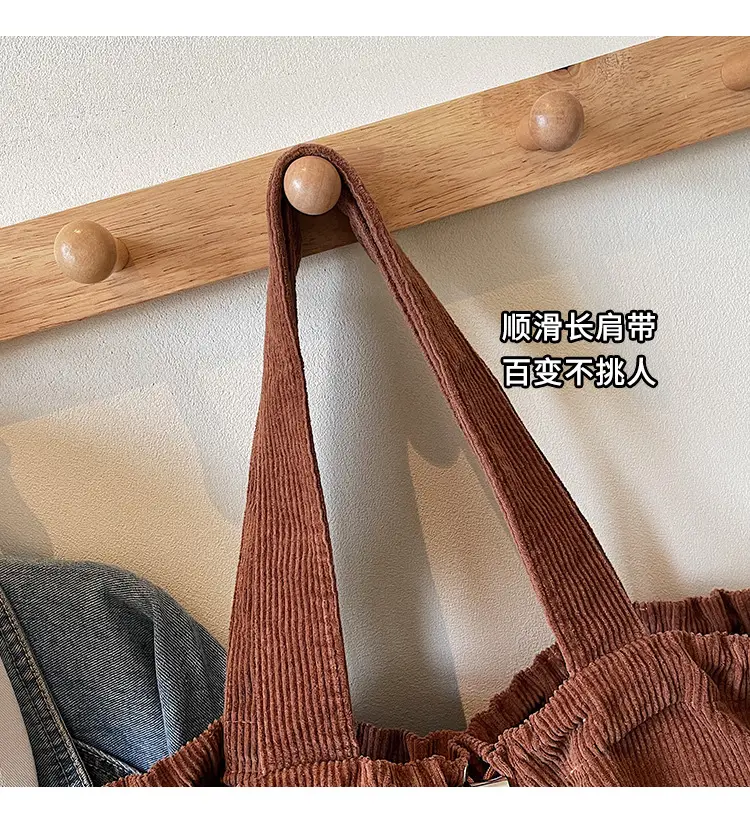 Red Pleated Crossbody Bag Large Capacity 2025 — feature 3