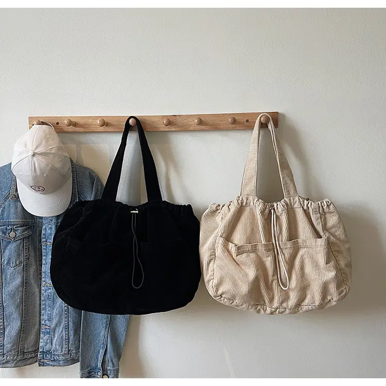 Red Pleated Crossbody Bag Large Capacity 2025 — feature 36