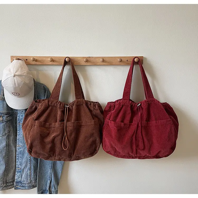 Red Pleated Crossbody Bag Large Capacity 2025 — feature 38
