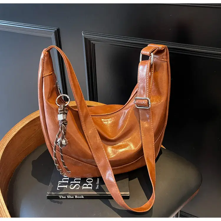 Brown Leather Shoulder Bag for Women 2025 — feature 17