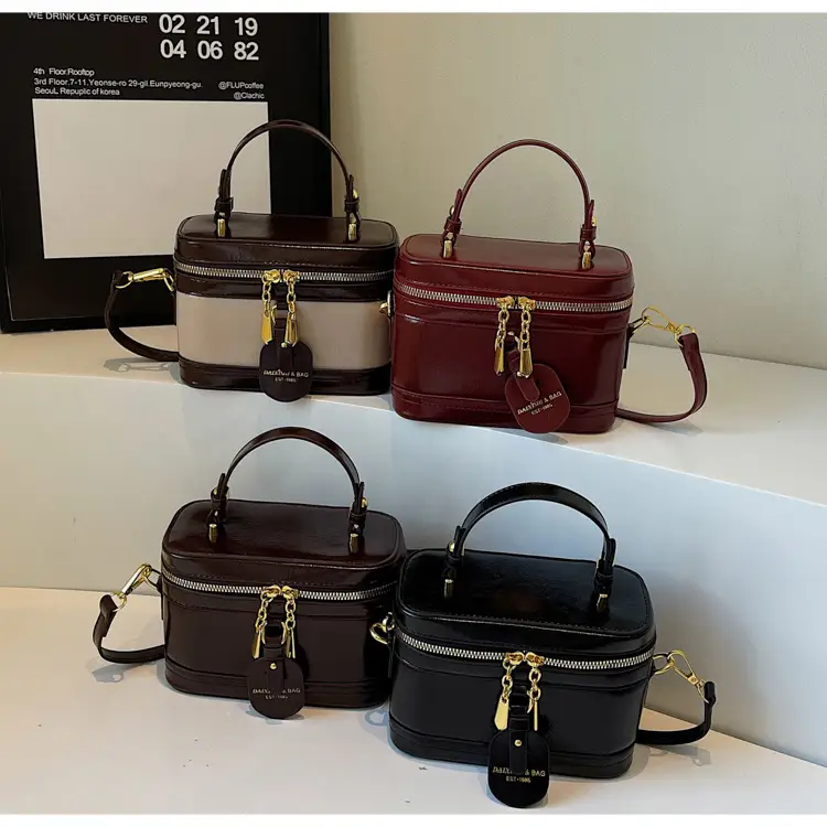 Retro Crossbody Bag Red Leather 2025 New Fashion — feature 13