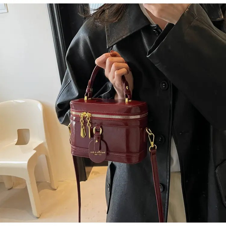 Retro Crossbody Bag Red Leather 2025 New Fashion — feature 14