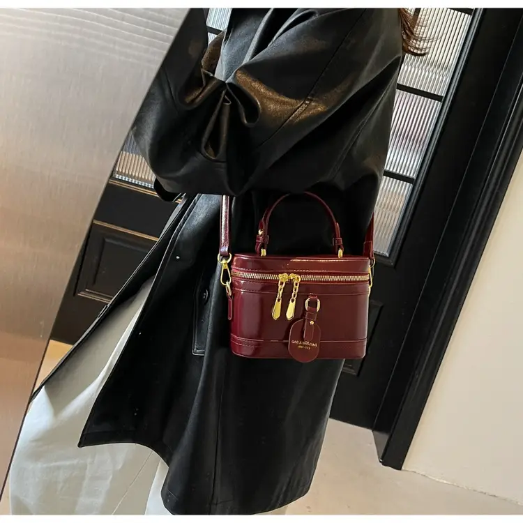 Retro Crossbody Bag Red Leather 2025 New Fashion — feature 15