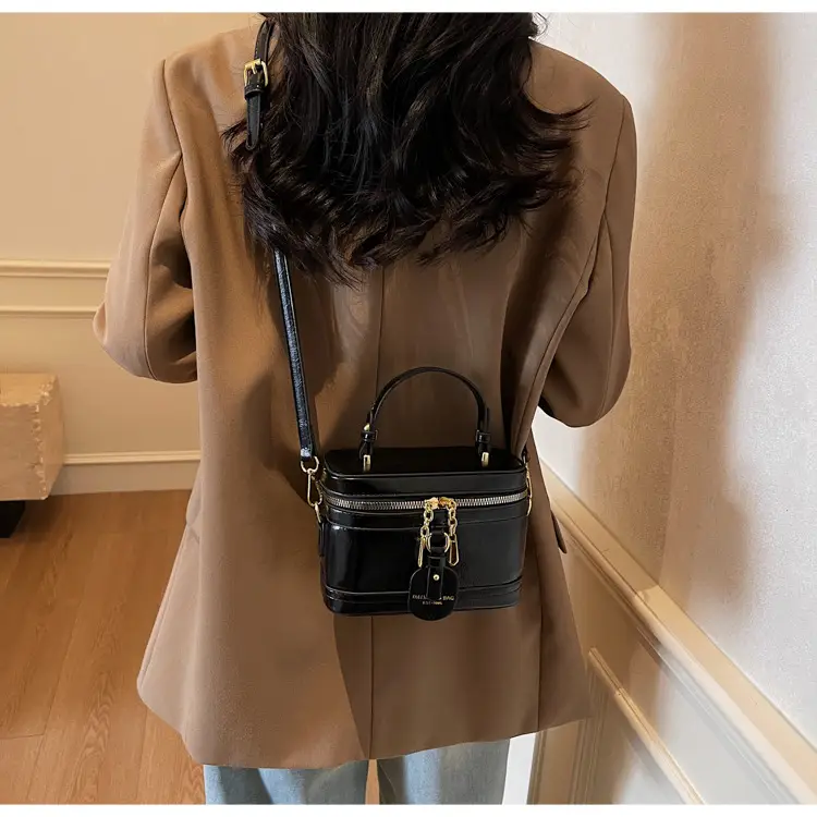 Retro Crossbody Bag Red Leather 2025 New Fashion — feature 18