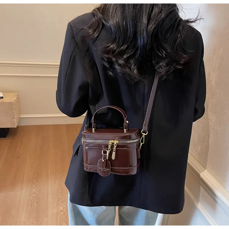 Retro Crossbody Bag Red Leather 2025 New Fashion — feature 20