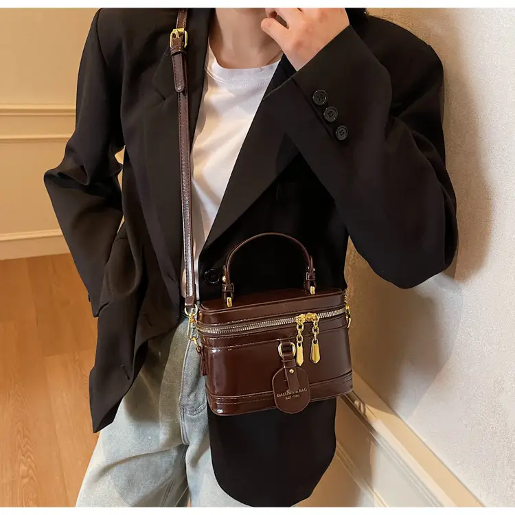 Retro Crossbody Bag Red Leather 2025 New Fashion — feature 21