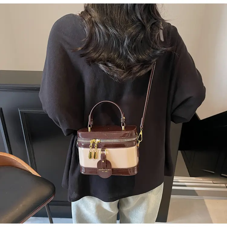 Retro Crossbody Bag Red Leather 2025 New Fashion — feature 24