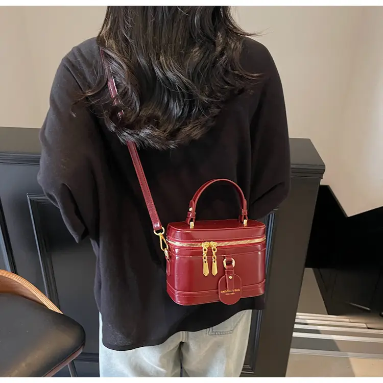 Retro Crossbody Bag Red Leather 2025 New Fashion — feature 25