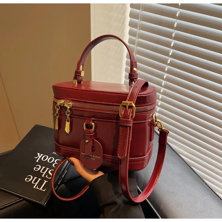 Retro Crossbody Bag Red Leather 2025 New Fashion - Image 3