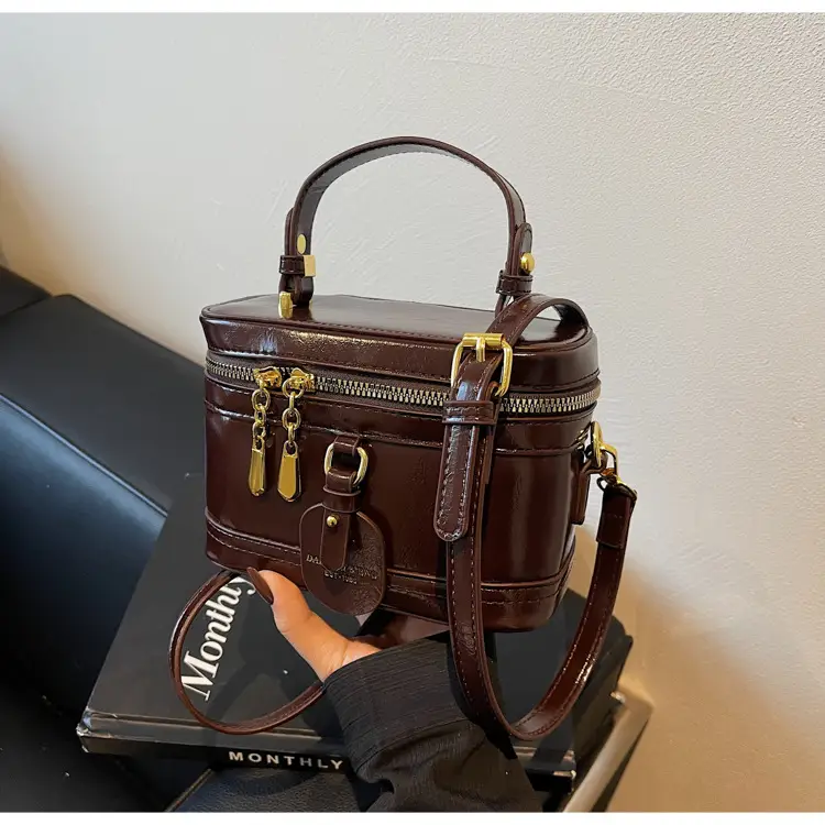 Retro Crossbody Bag Red Leather 2025 New Fashion - Image 4