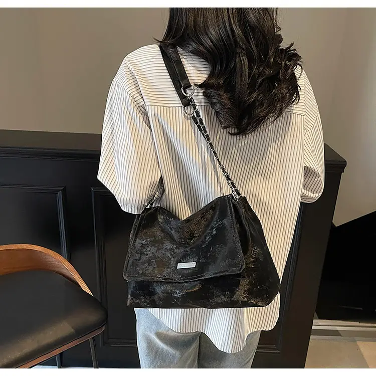Black Velvet Chain Shoulder Bag for Women 2025 — feature 11