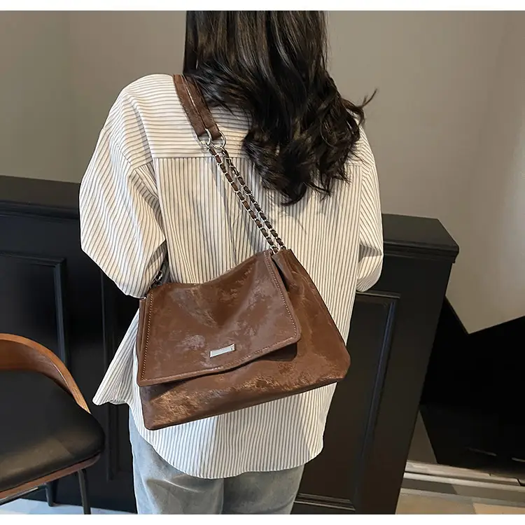 Black Velvet Chain Shoulder Bag for Women 2025 — feature 13