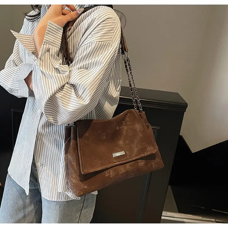 Black Velvet Chain Shoulder Bag for Women 2025 — feature 14