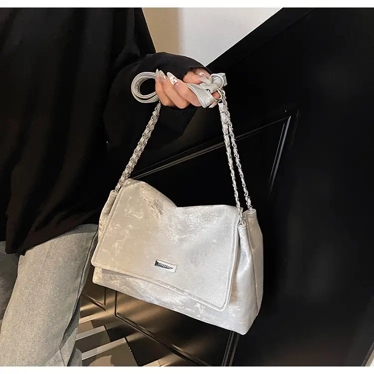 Black Velvet Chain Shoulder Bag for Women 2025 — feature 15