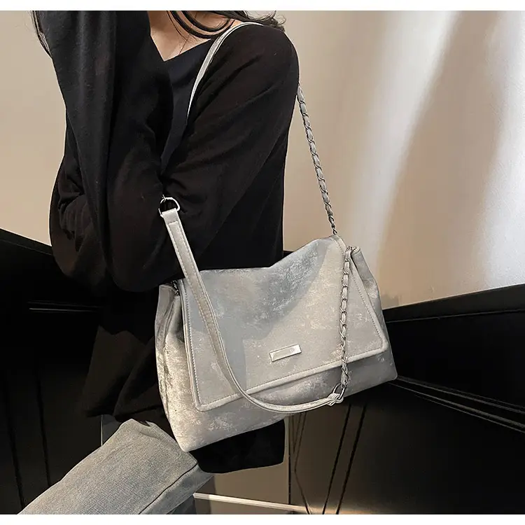 Black Velvet Chain Shoulder Bag for Women 2025 — feature 17