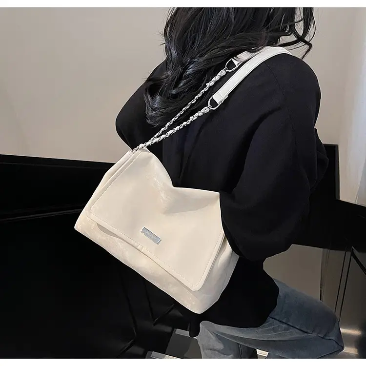Black Velvet Chain Shoulder Bag for Women 2025 — feature 19