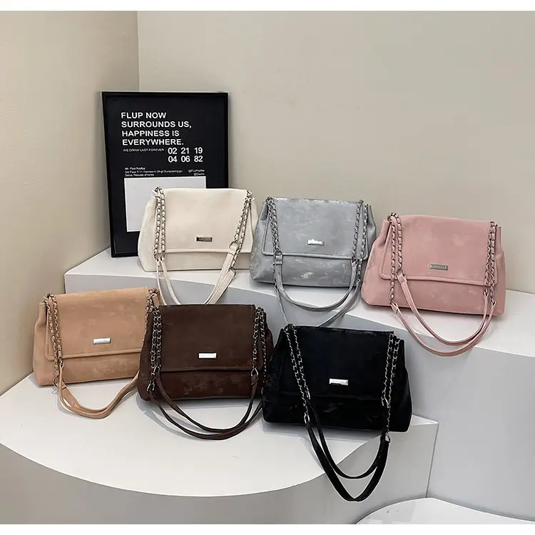 Black Velvet Chain Shoulder Bag for Women 2025 — feature 2