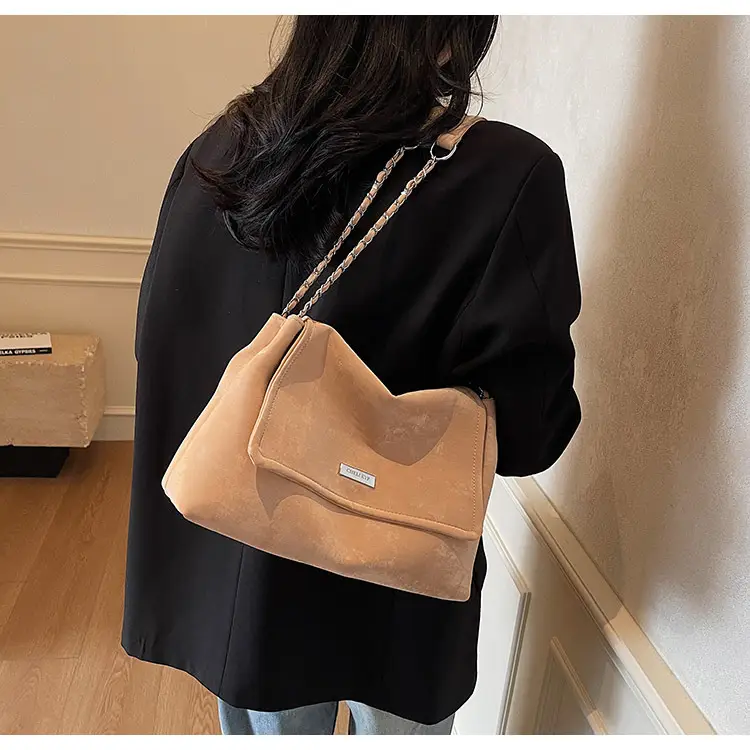 Black Velvet Chain Shoulder Bag for Women 2025 — feature 22