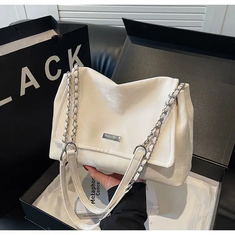 Black Velvet Chain Shoulder Bag for Women 2025 — feature 30