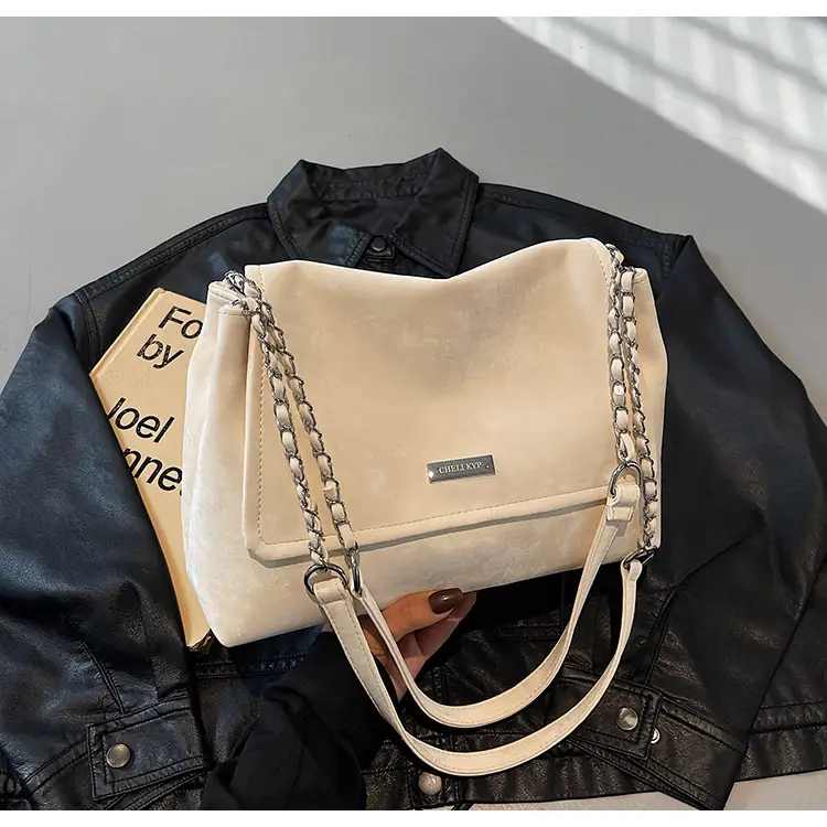 Black Velvet Chain Shoulder Bag for Women 2025 — feature 31