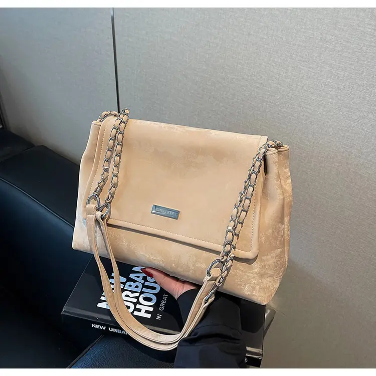 Black Velvet Chain Shoulder Bag for Women 2025 — feature 33