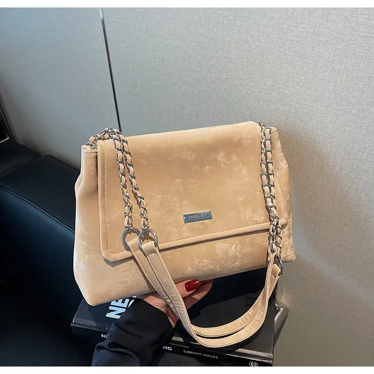 Black Velvet Chain Shoulder Bag for Women 2025 — feature 34