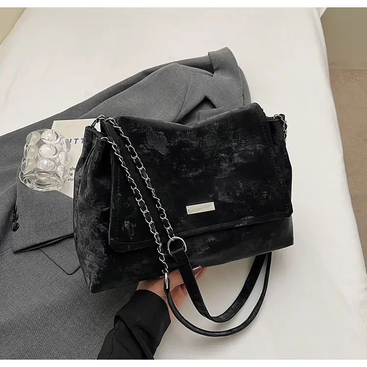 Black Velvet Chain Shoulder Bag for Women 2025 — feature 39