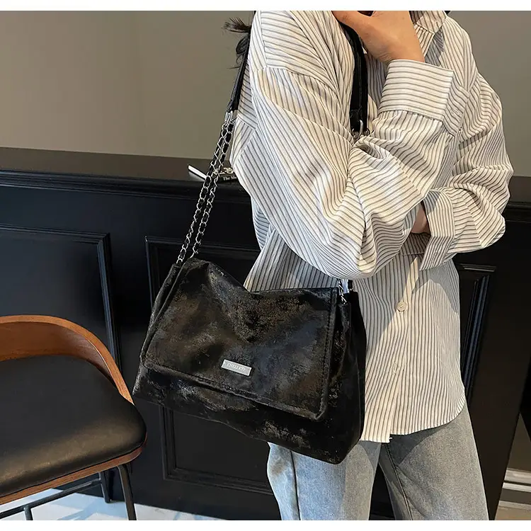 Black Velvet Chain Shoulder Bag for Women 2025 — feature 9