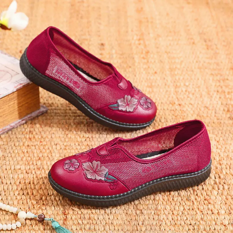 26-Year-Old Brand New Spring and Summer Old Beijing Cloth Shoes for Women, Round-Toe Hollow-Out Shoes for the Elderly, Non-Slip Soft-Soled Shoes for Middle-Aged and Elderly Mothers