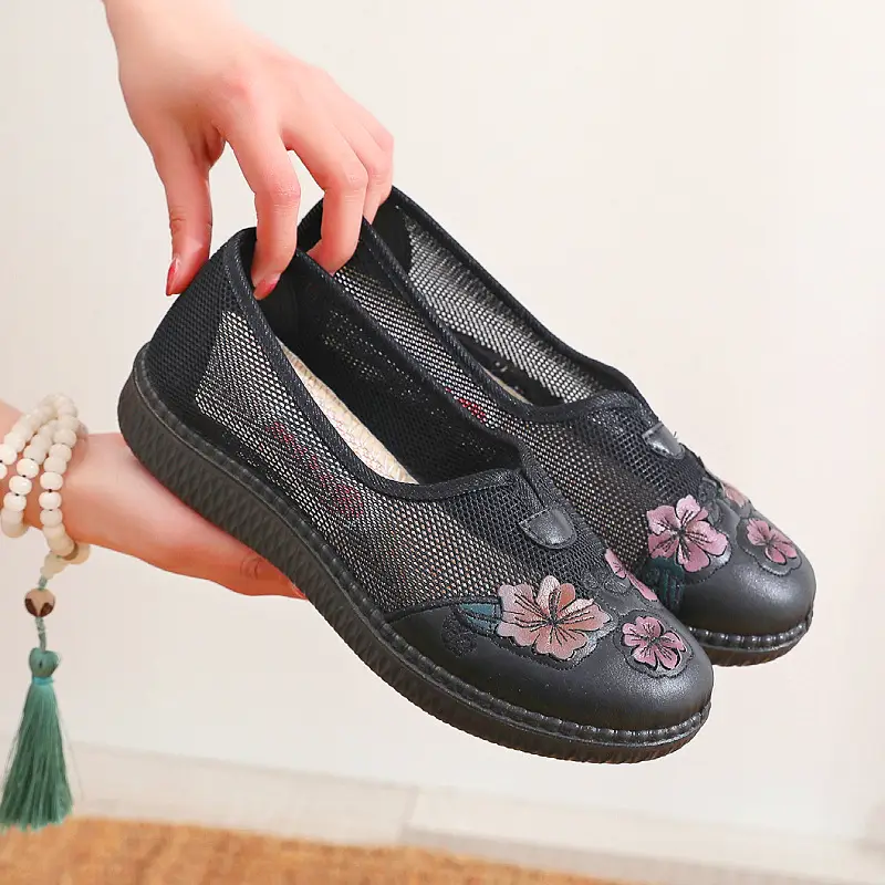 26-Year-Old Brand New Spring and Summer Old Beijing Cloth Shoes for Women, Round-Toe Hollow-Out Shoes for the Elderly, Non-Slip Soft-Soled Shoes for Middle-Aged and Elderly Mothers