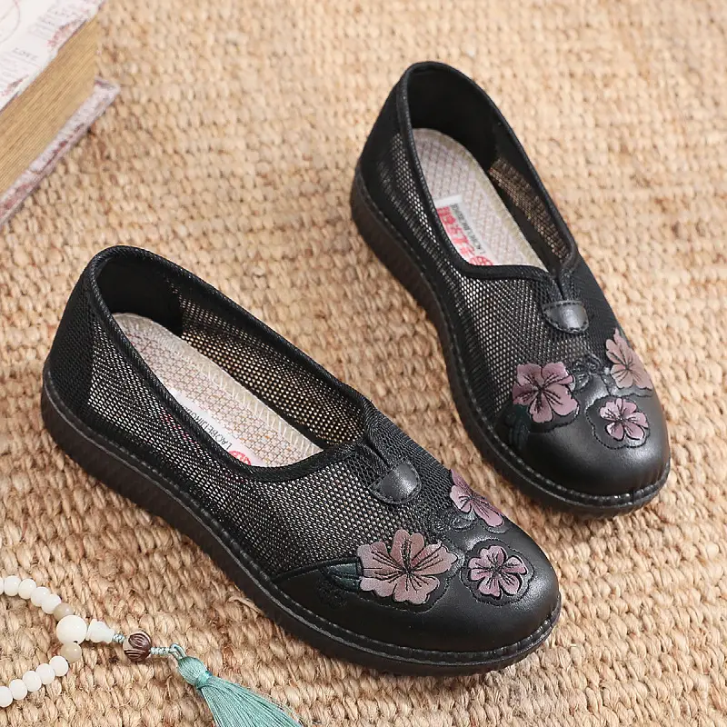 26-Year-Old Brand New Spring and Summer Old Beijing Cloth Shoes for Women, Round-Toe Hollow-Out Shoes for the Elderly, Non-Slip Soft-Soled Shoes for Middle-Aged and Elderly Mothers
